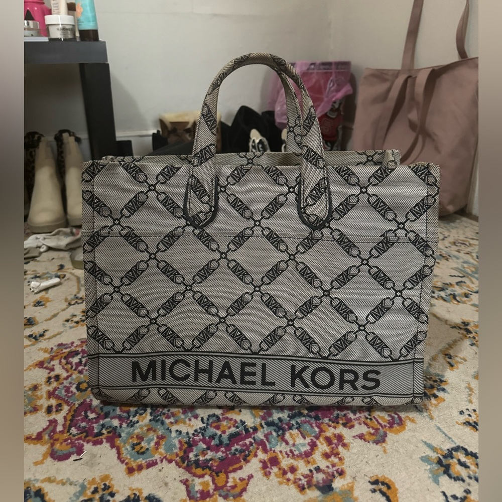 Michael Kors Gigi Empire Tote